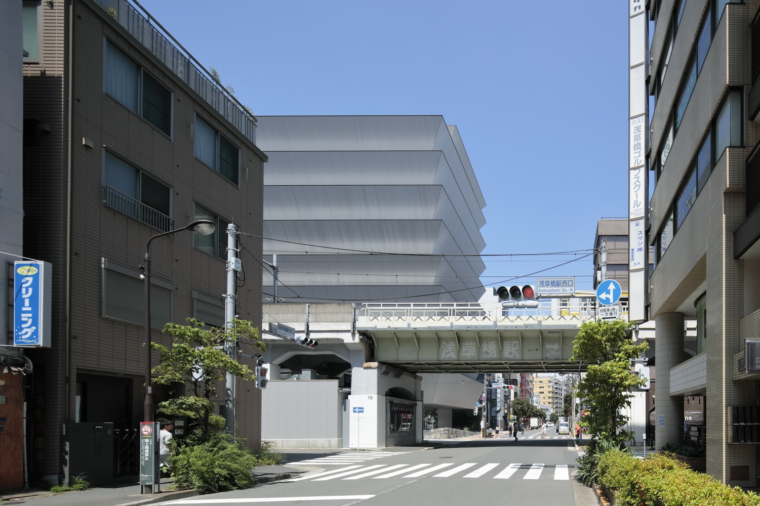 Innovative Office Architecture: Exploring MONOSPINAL