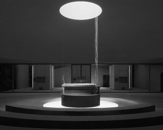 Farewell Room: Water and light guide the mourning process.