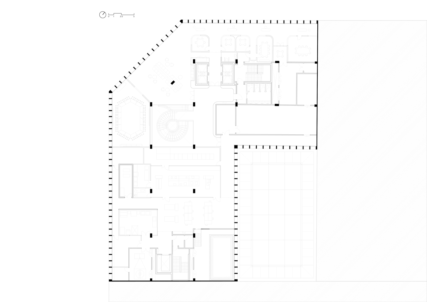 Longitudinal section: new facade with louvres, six office floors, pitched roof with amphitheatre, courtyard canopy