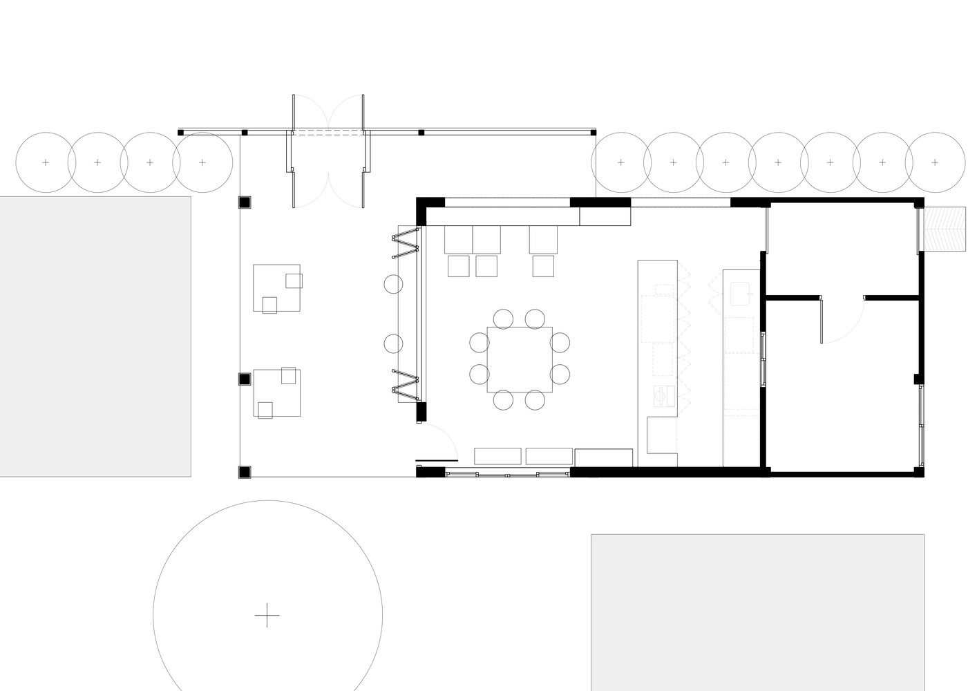 Floor plan: semi-outdoor courtyard, interior seating, bar counter, kitchen, and tree positions