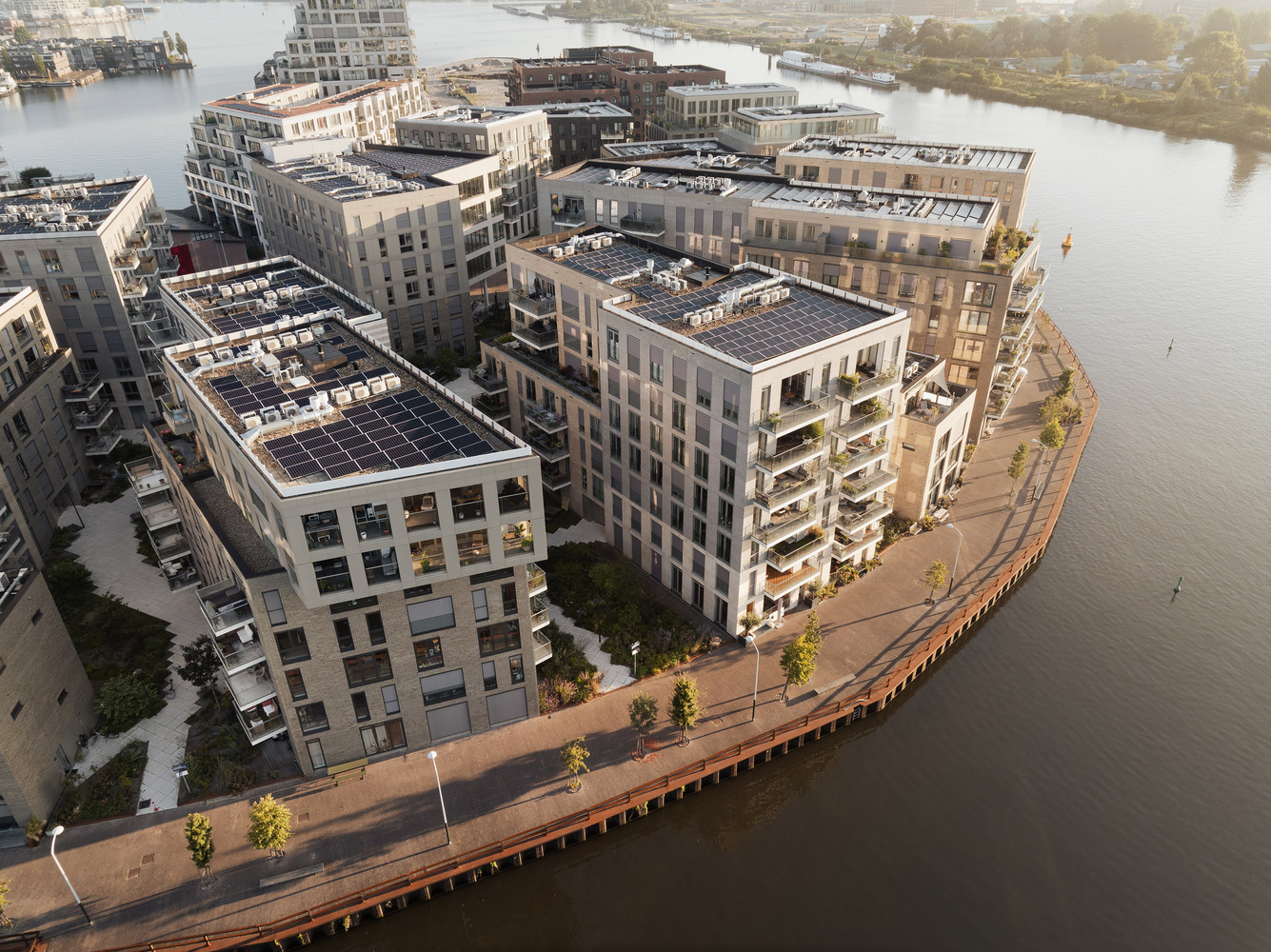 Read the full article: Waterfront Urban Redevelopment: Cruquius Island Housing by KCAP