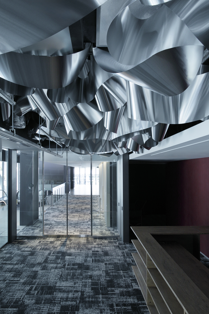 Dynamic Office Design: Waterscape Office by Moriyuki Ochiai