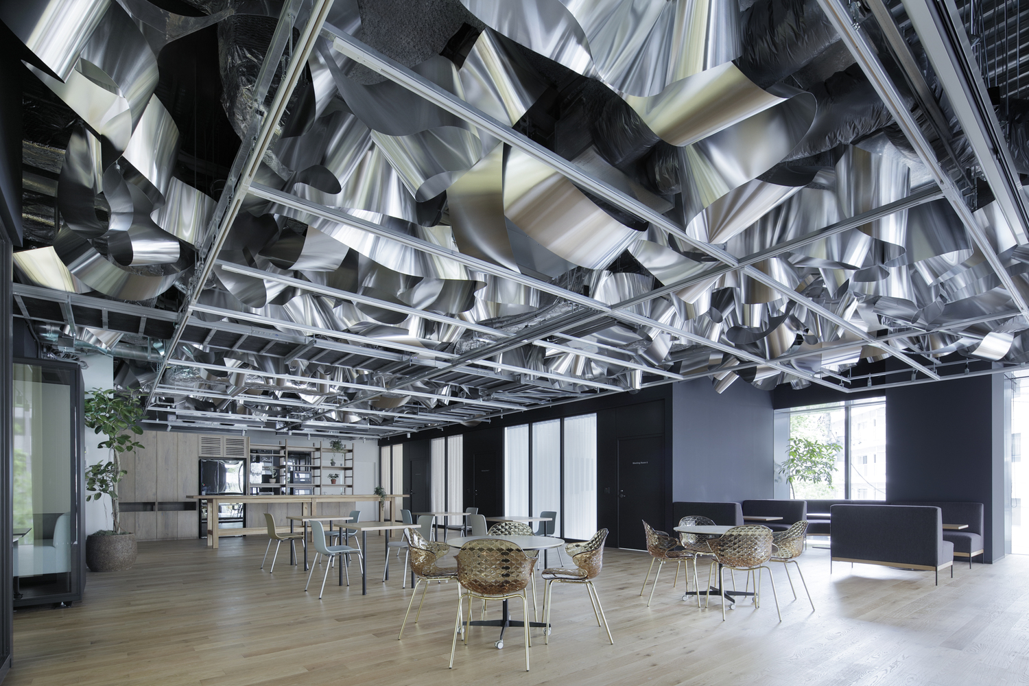 洋書 Innovative Office Design Dynamic Office Design: Waterscape Office by Moriyuki Ochiai