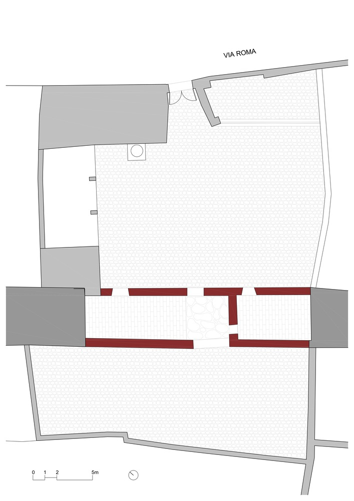 Floor plan drawing with maroon intervention elements connecting spaces adjacent to Via Roma