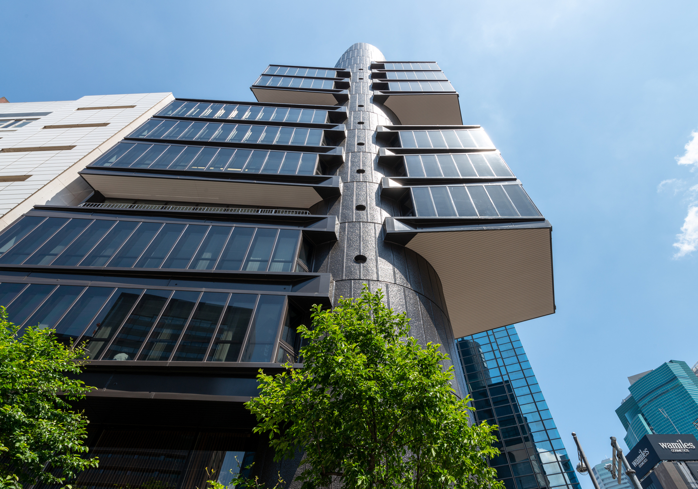 Stunning Zaha Hadid-designed skyscraper straddles a subway