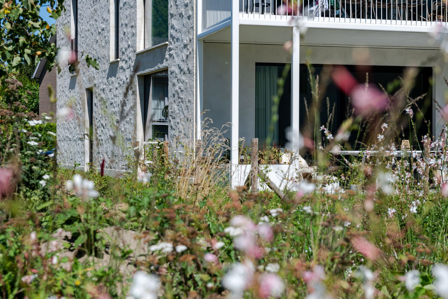 All photographs are works of Caroline Vandenbussche, Yannick Milpas