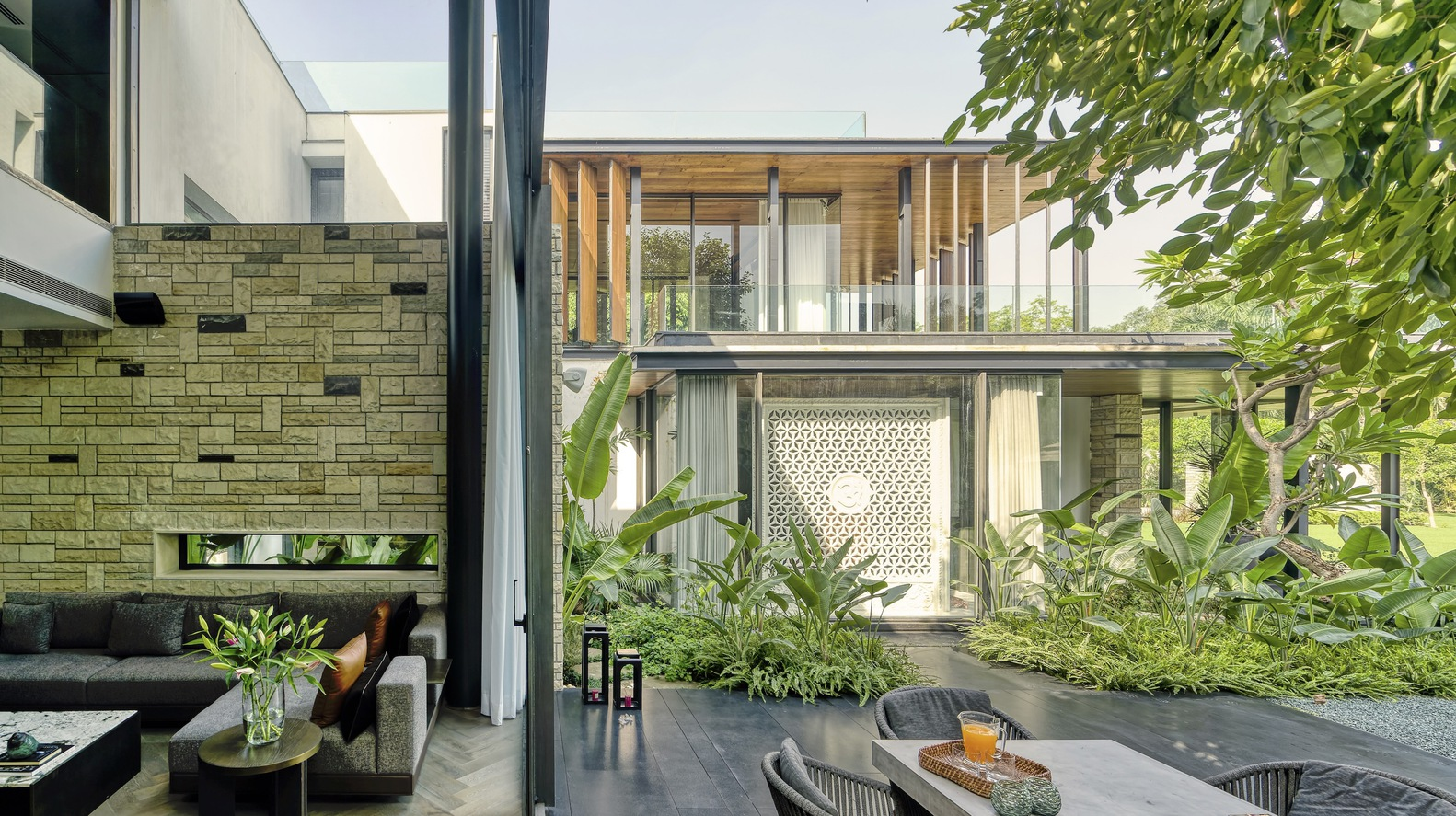 All photographs are works of Ranjan Sharma / Lightzone India