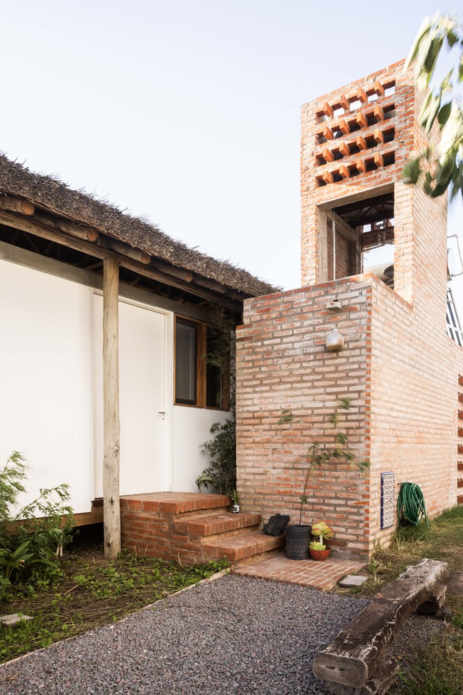 All photographs are works of Luis Barandiarán