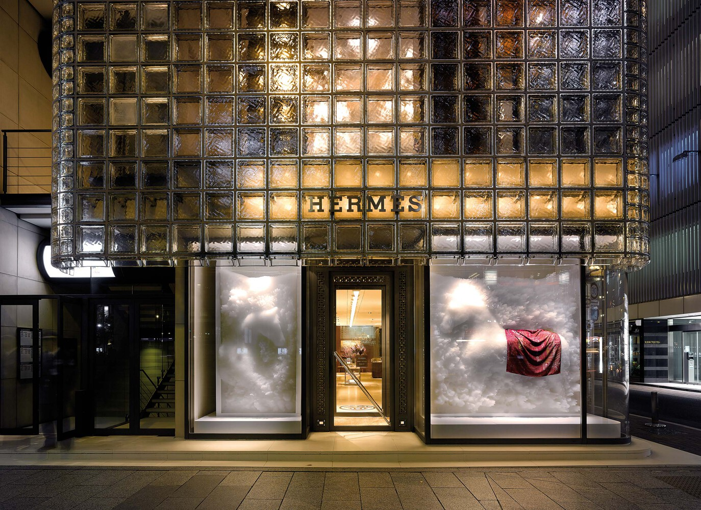 Maison Hermès Tokyo: A Masterpiece by Renzo Piano Building