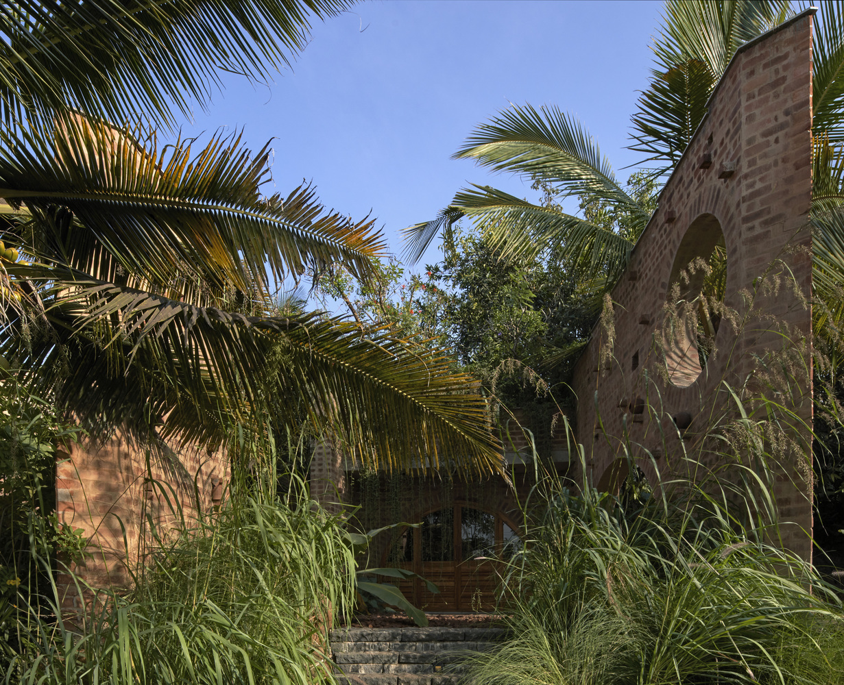 All photographs are works of Edmund Sumner