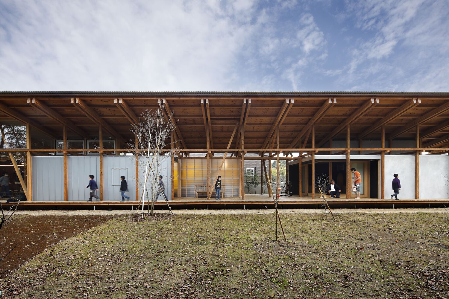 Long House with an Engawa in Yachiyo, Japan by Yamazaki Kentaro Design Workshop