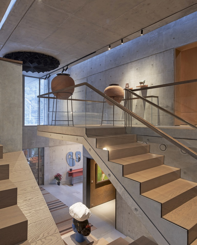 All photographs are works of Edmund Sumner, Ashish Sahi, Mayank Sharma, Sergio Ghetti, Matra