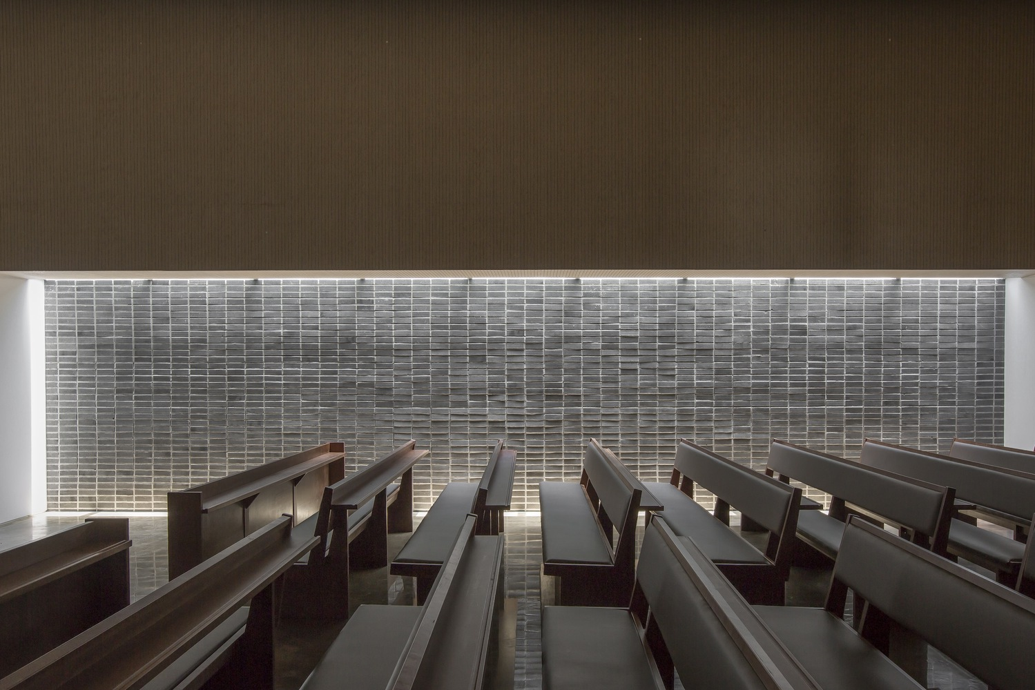 All photographs are works of Oh Jongsang