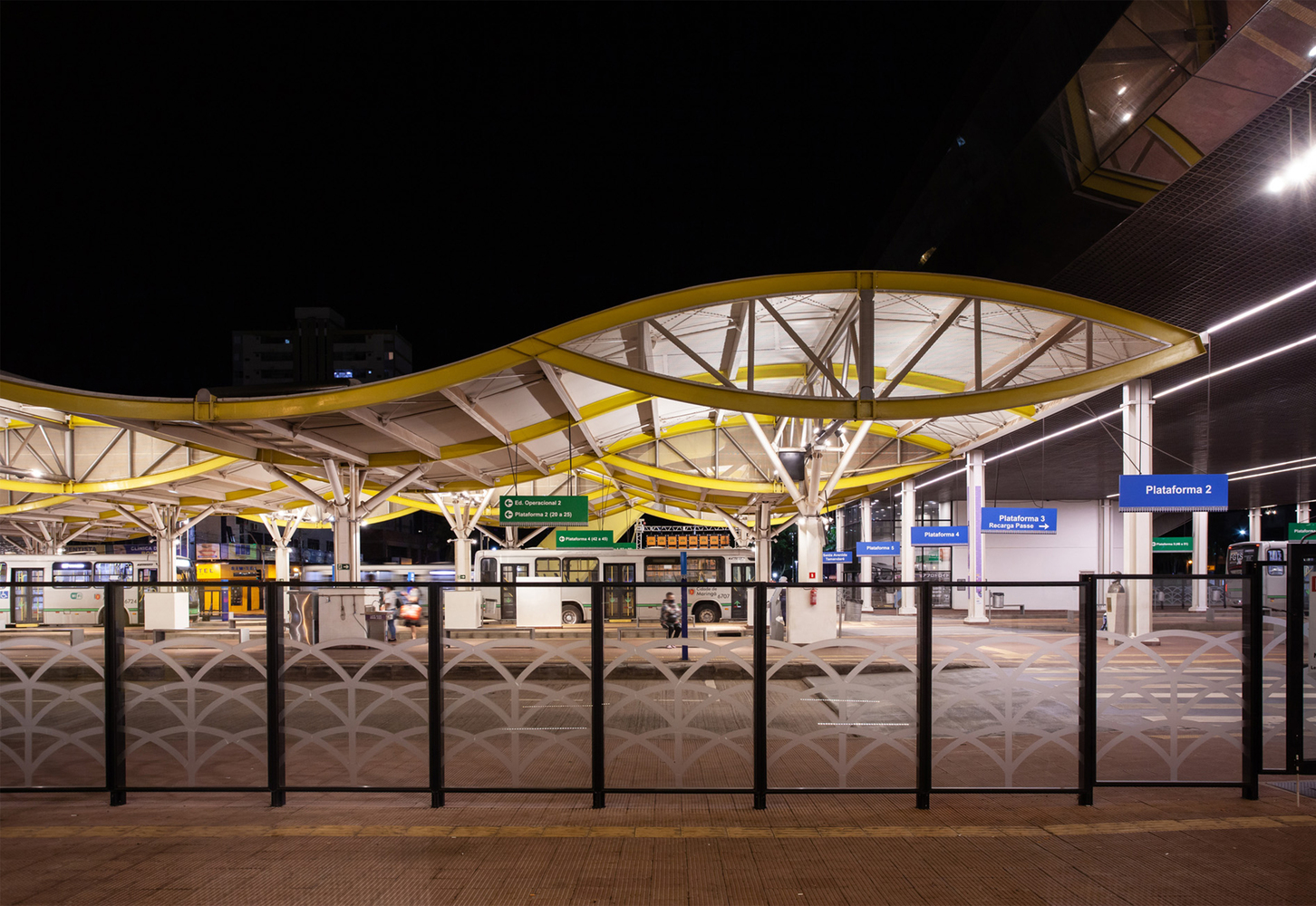 All photographs are works of Jefferson Ohara