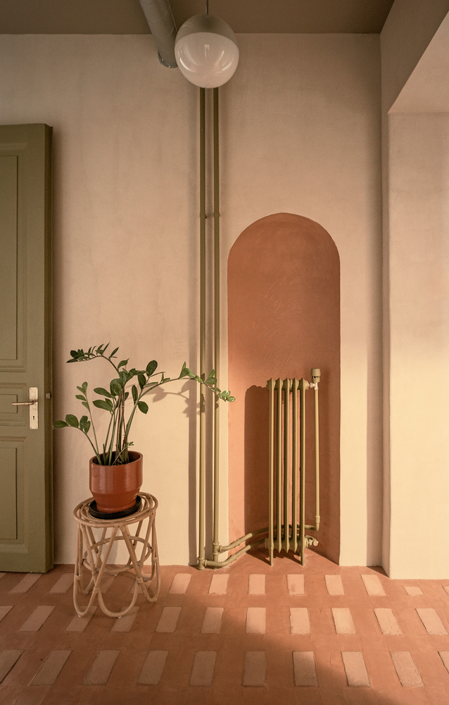 75 Genius Home Decor Ideas From the Designers We Love in 2025 - Warm Sustainable Apartment Renovation Small Spaces