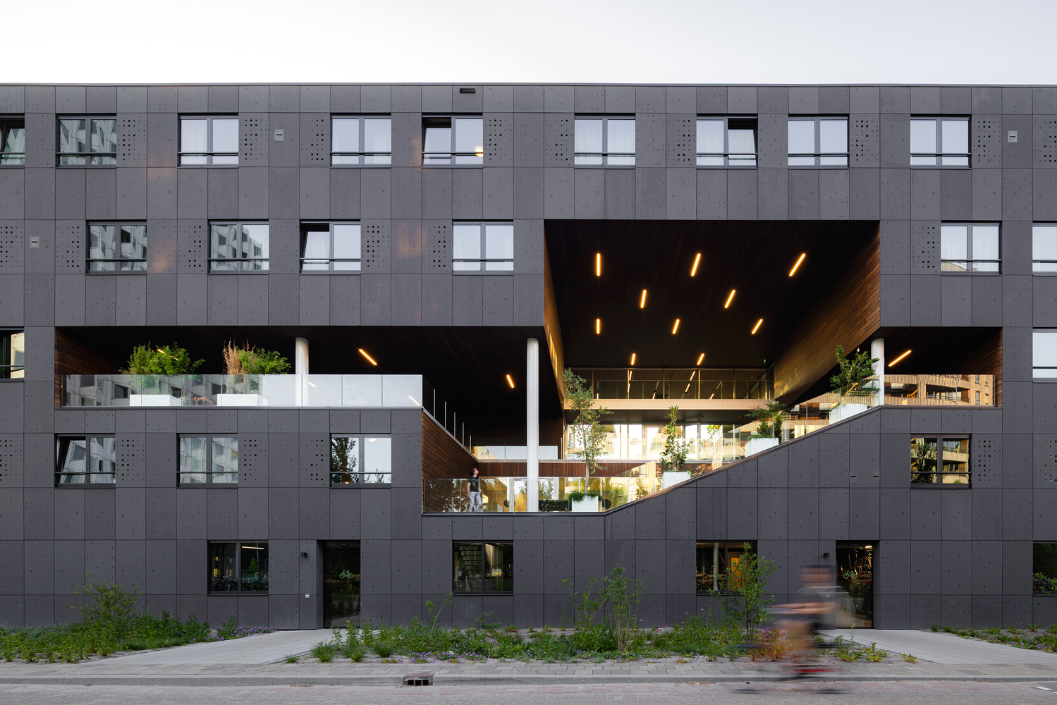 Suite 9 at Delft University of Technology Campus by Studioninedots