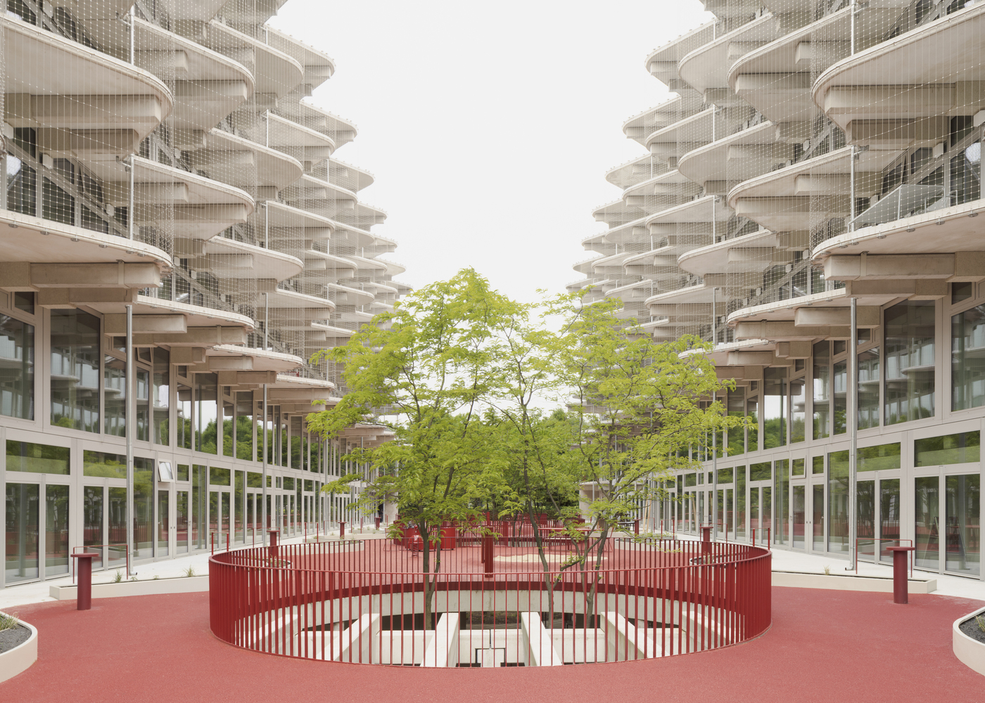 Read the full article: Lion-Feuchtwanger-Strasse Housing by FAR frohn&rojas