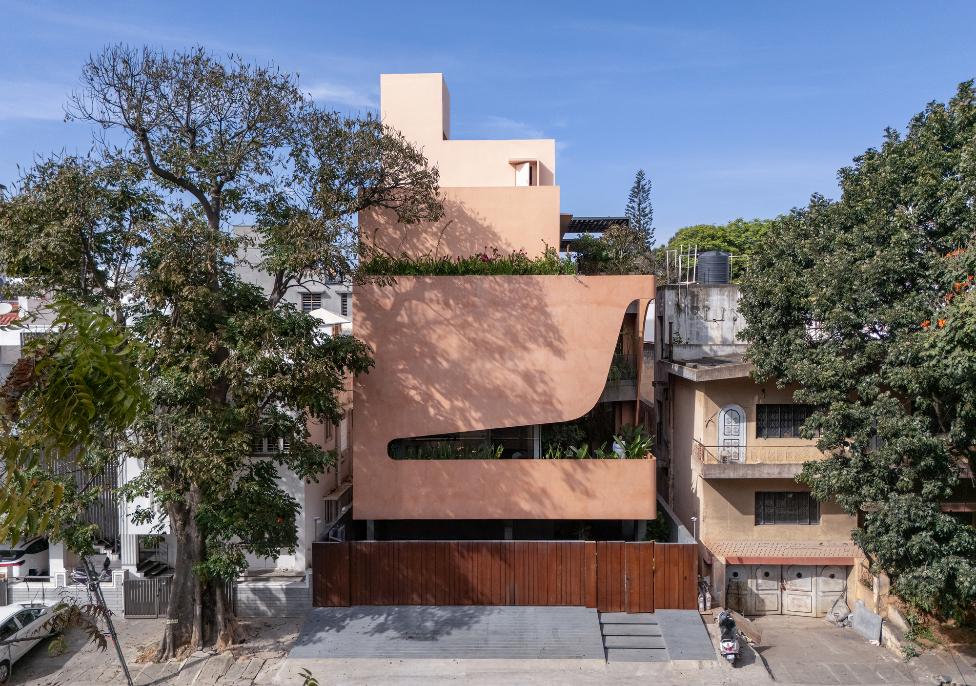 Read the full article: Bhurat Residence by Cadence Architects