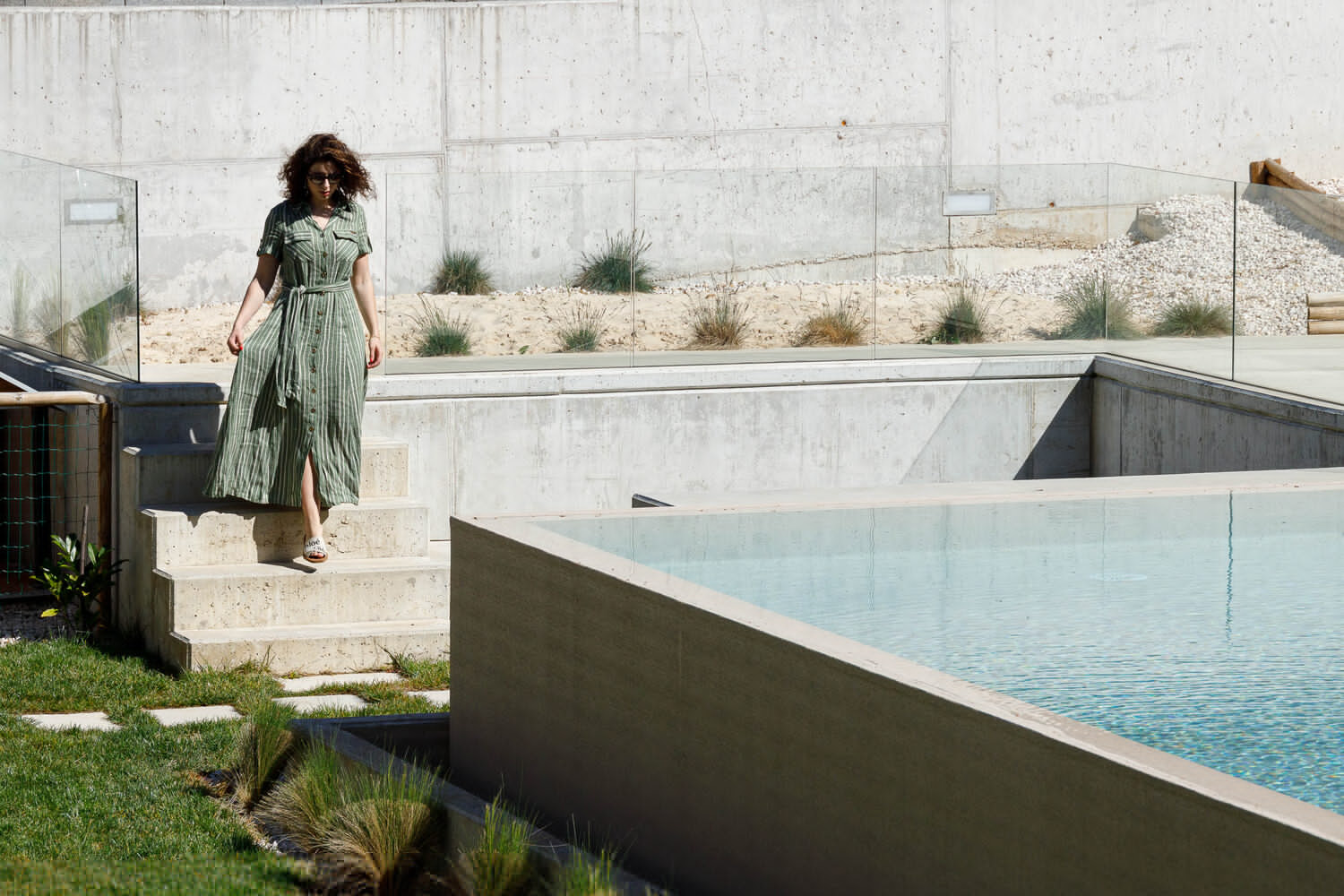 House in Mundão by Um para Um Arquitectura e Engenharia – Contemporary ...