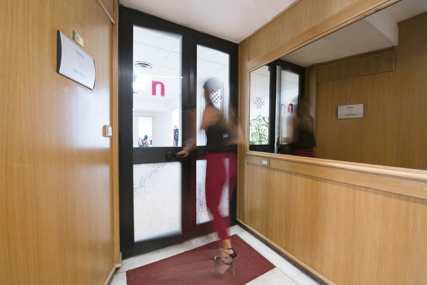 Transitional spaces where movement and transparency reflect a culture of continuous innovation.