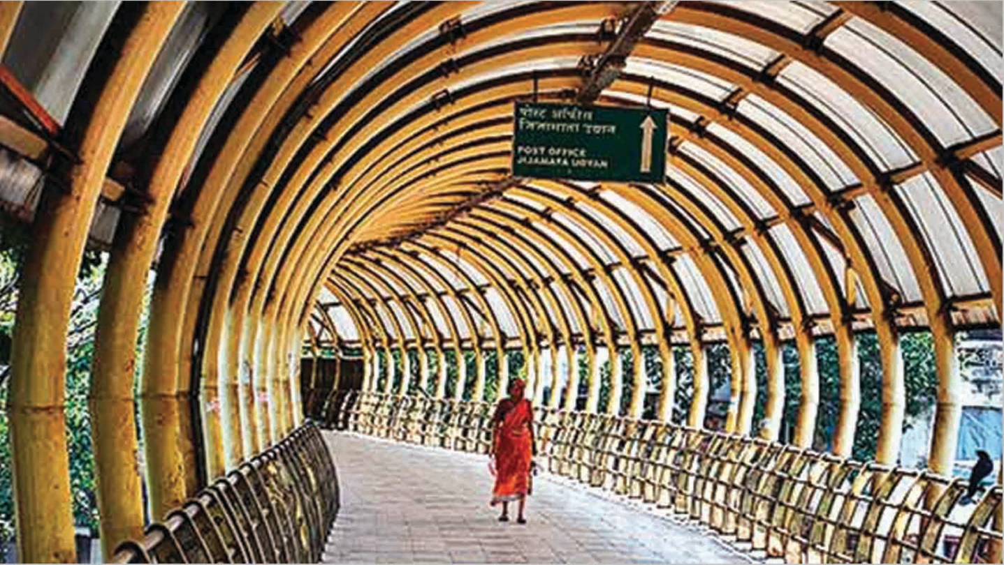 Shaded pedestrian corridor enhancing comfort, wayfinding, and weather protection within the transport network.