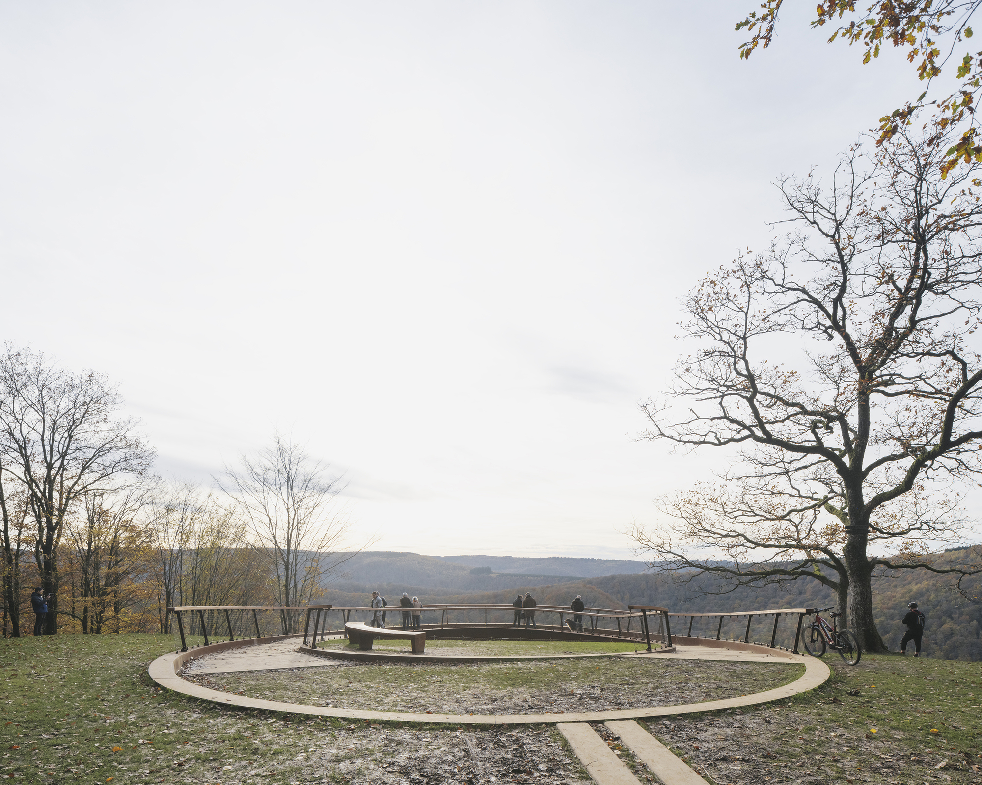 Symmetrical wide view of the loop with visitors gathered along its rim
