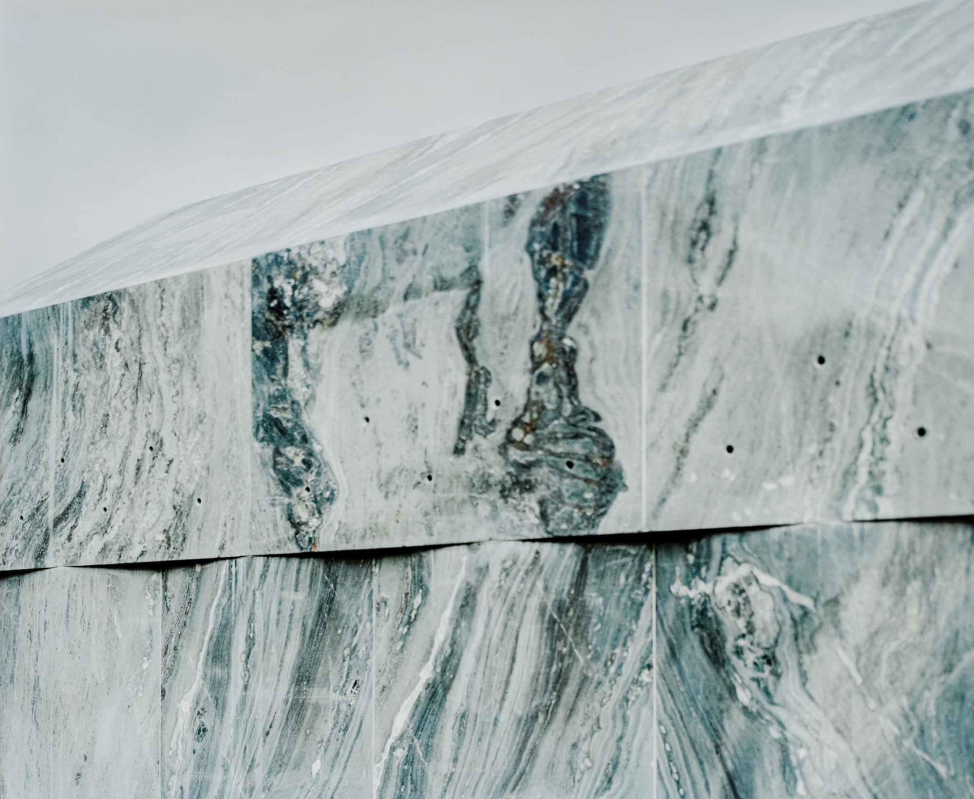 Close-up of the green and white marble panel joint with visible veining patterns