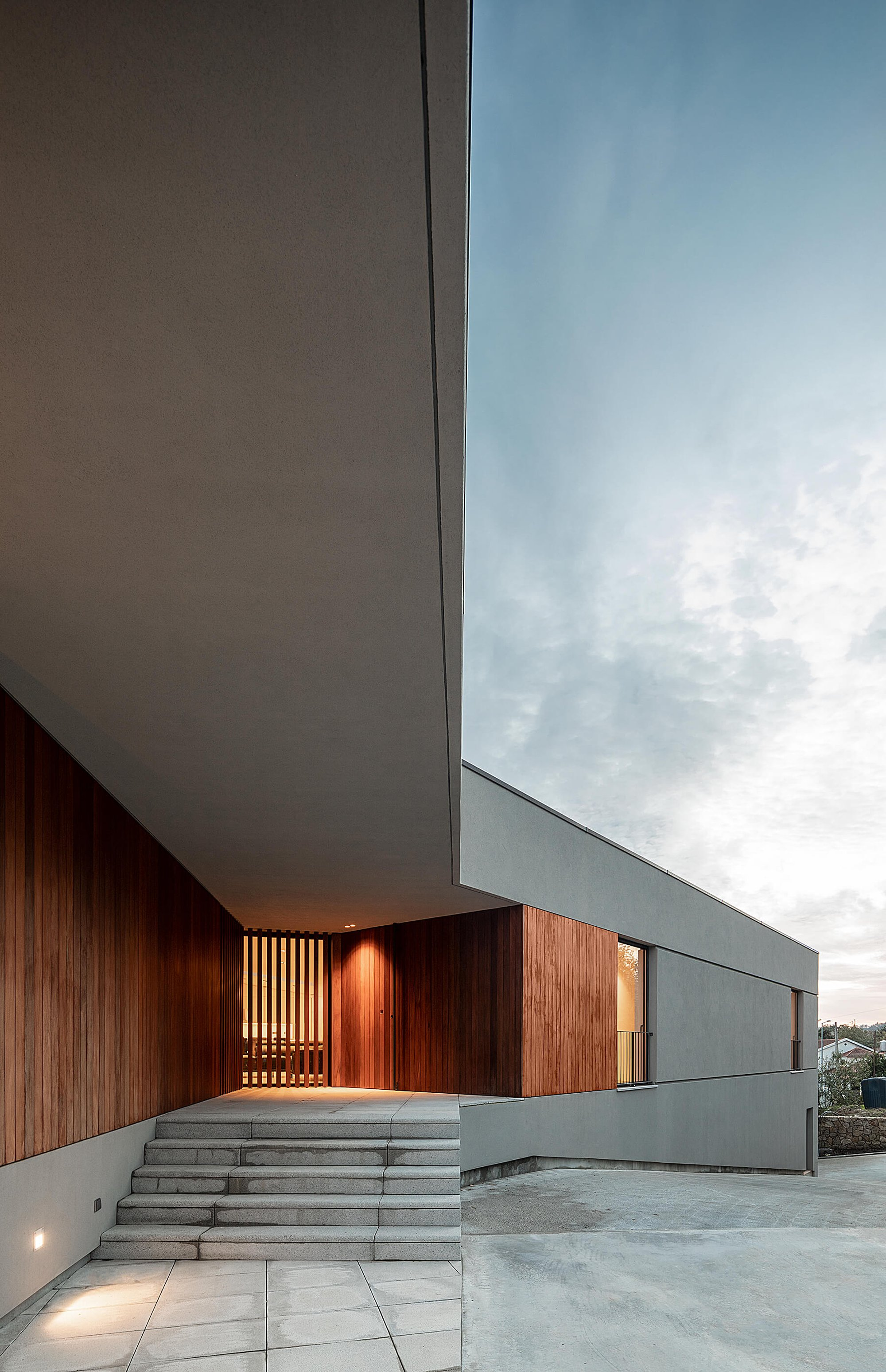 Sharp roofline articulation framing sky views and emphasizing the cantilever.