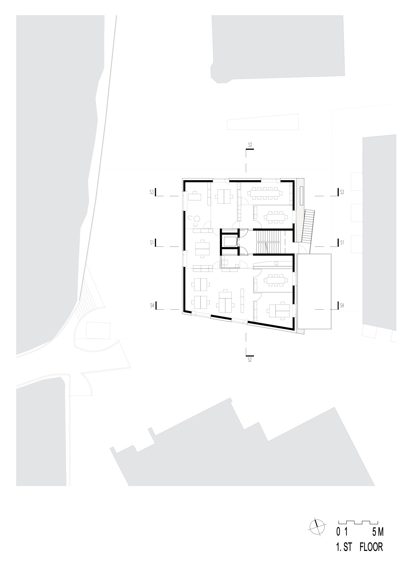 First floor plan with central stair core and rooms arranged around the perimeter terraces