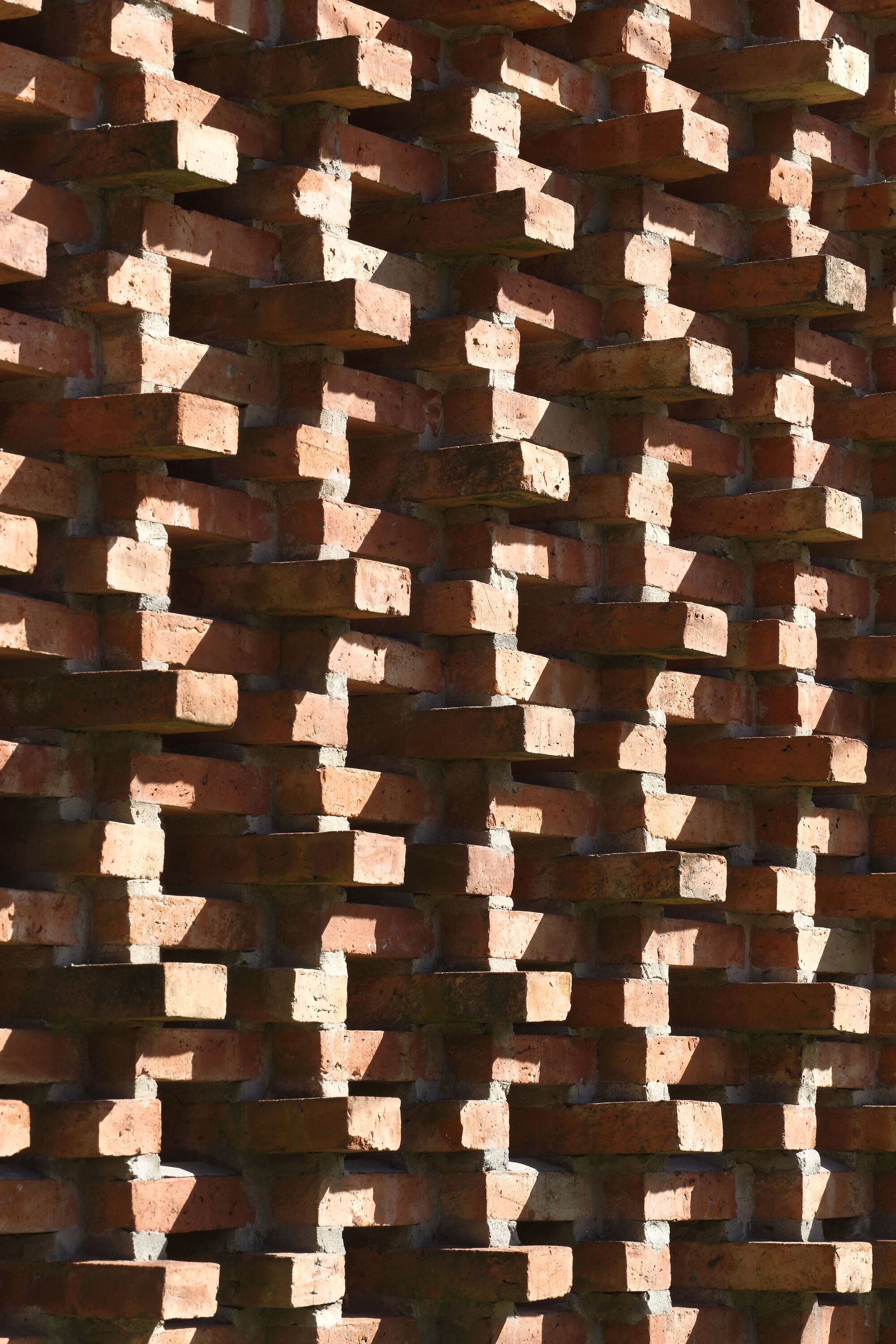 Angled view of the offset brick screen showing varied tones in direct sunlight