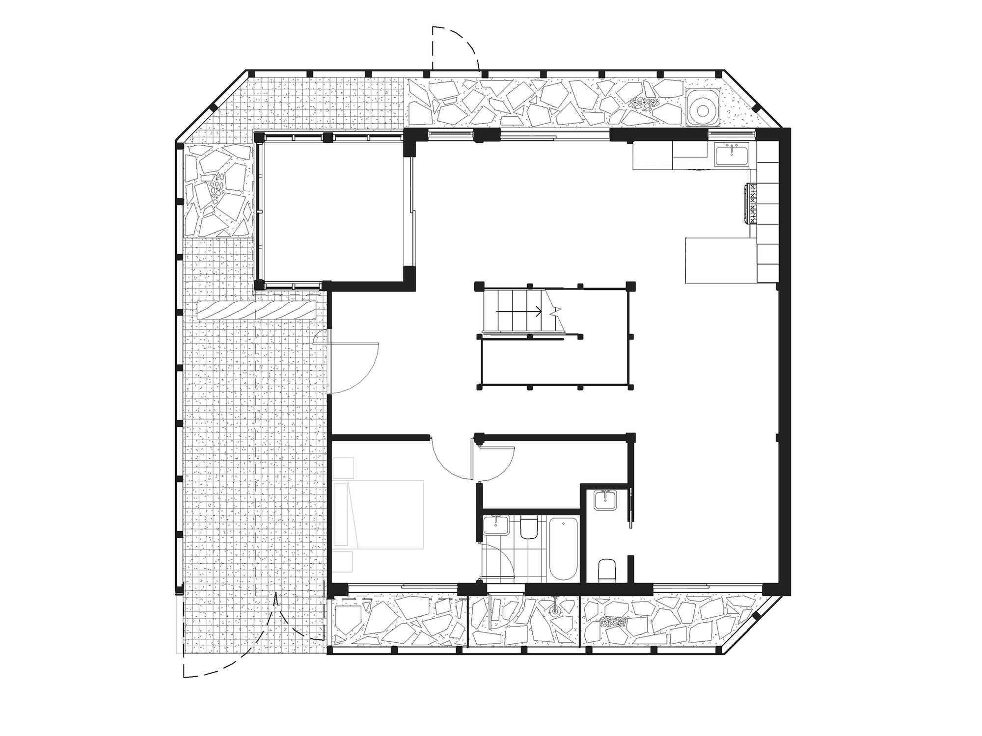 Floor plan drawing showing an L-shaped courtyard wrapping around interior rooms and a central staircase