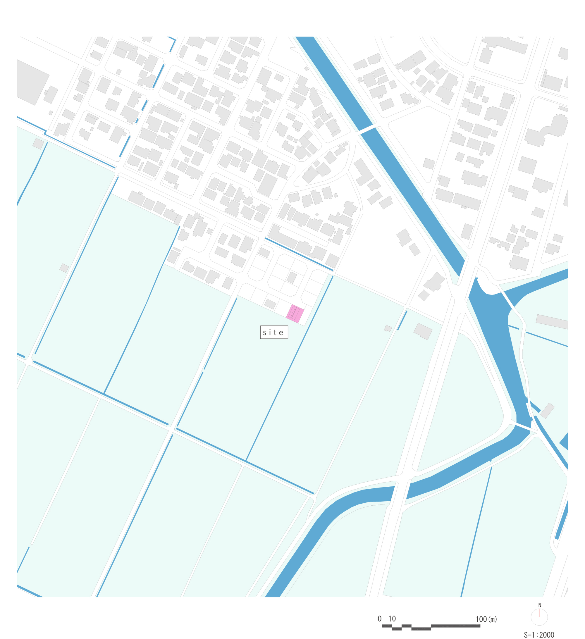 Site plan drawing showing the building location marked in pink among agricultural plots and waterways