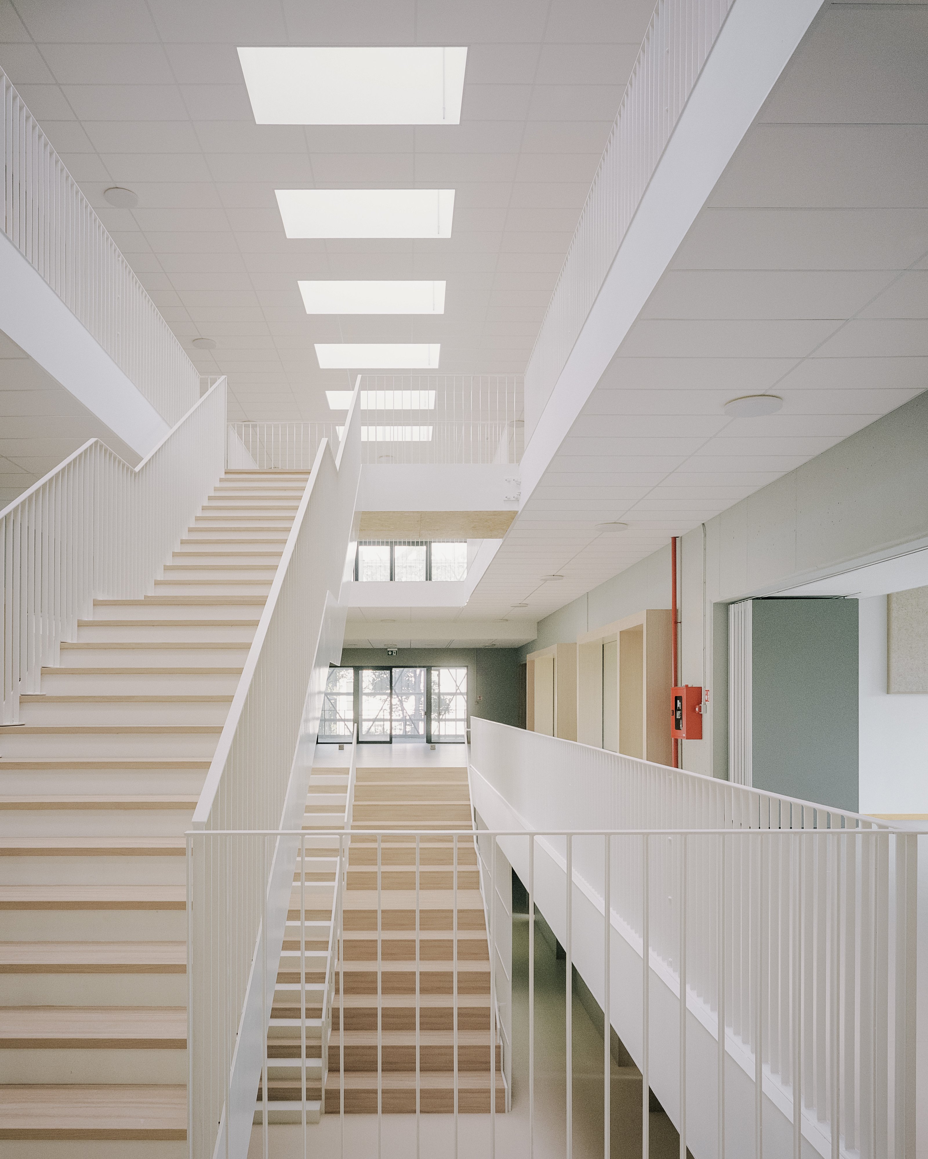 Stairs connecting the gallery levels. Photo © Aldo Amoretti