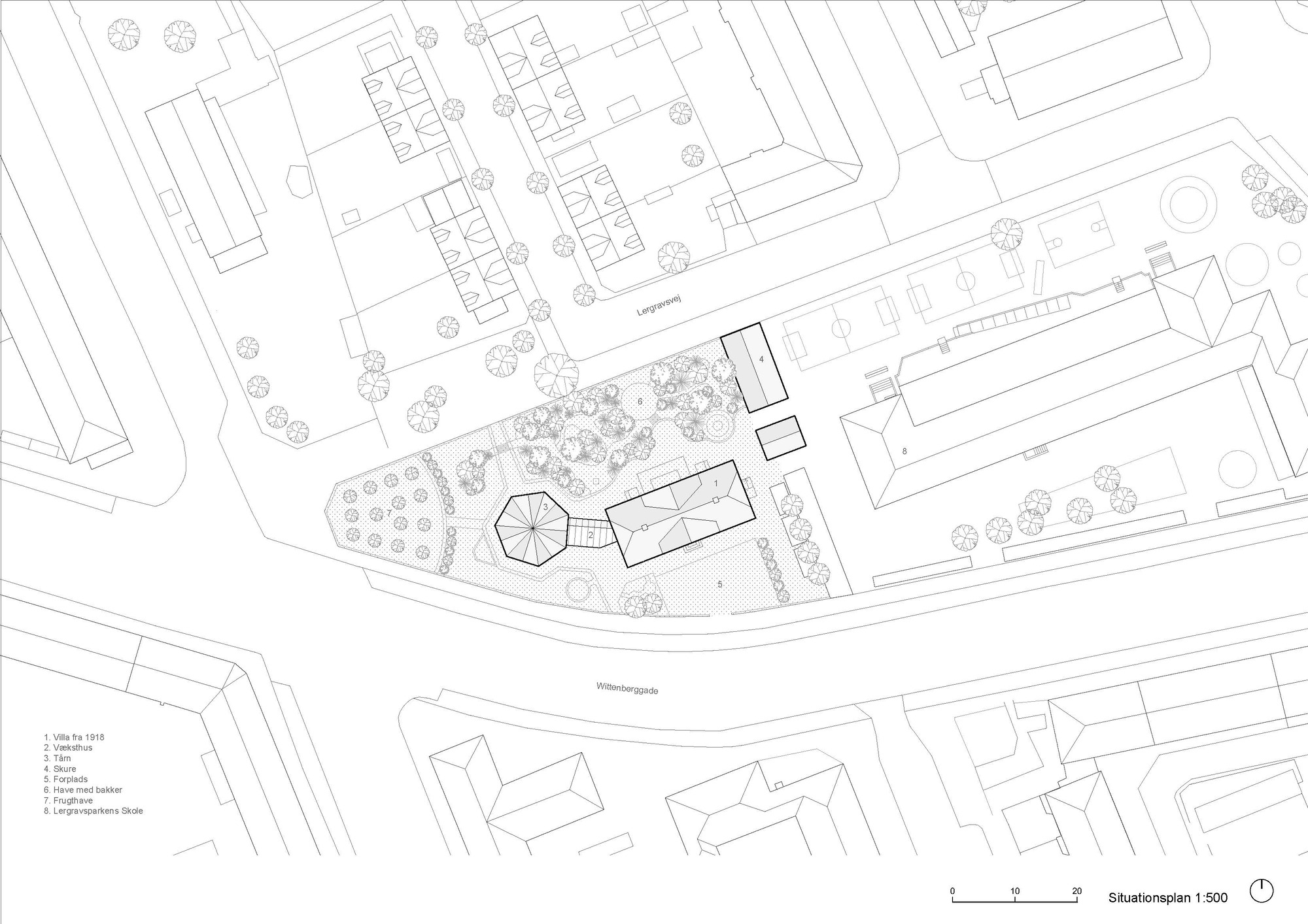 Site plan drawing at 1:500 showing a villa, an octagonal tower and outbuildings in a planted triangular plot between two streets