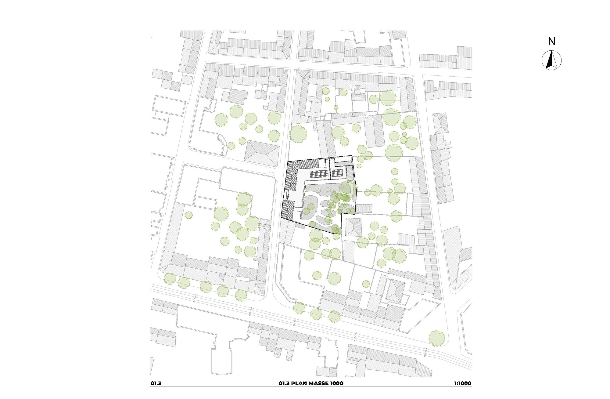 Site plan drawing at 1:1000 showing the building footprint wrapped around a planted courtyard among surrounding street blocks and scattered trees