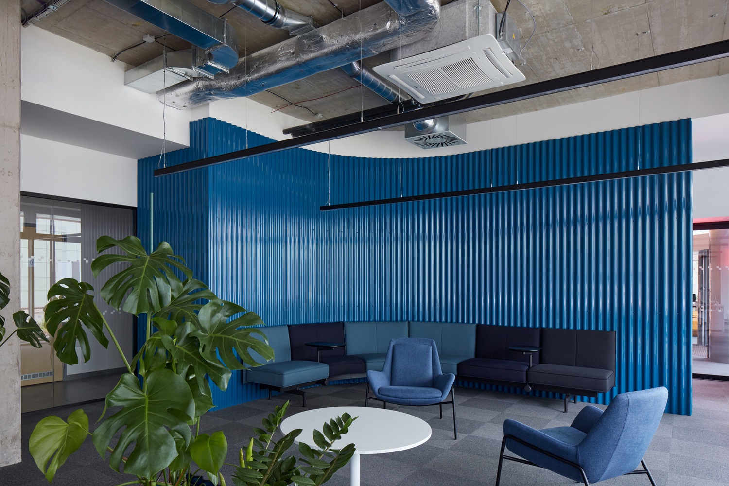 洋書 Innovative Office Design Yuexiu Nansha C-units Creative Office Show Flat by C&C