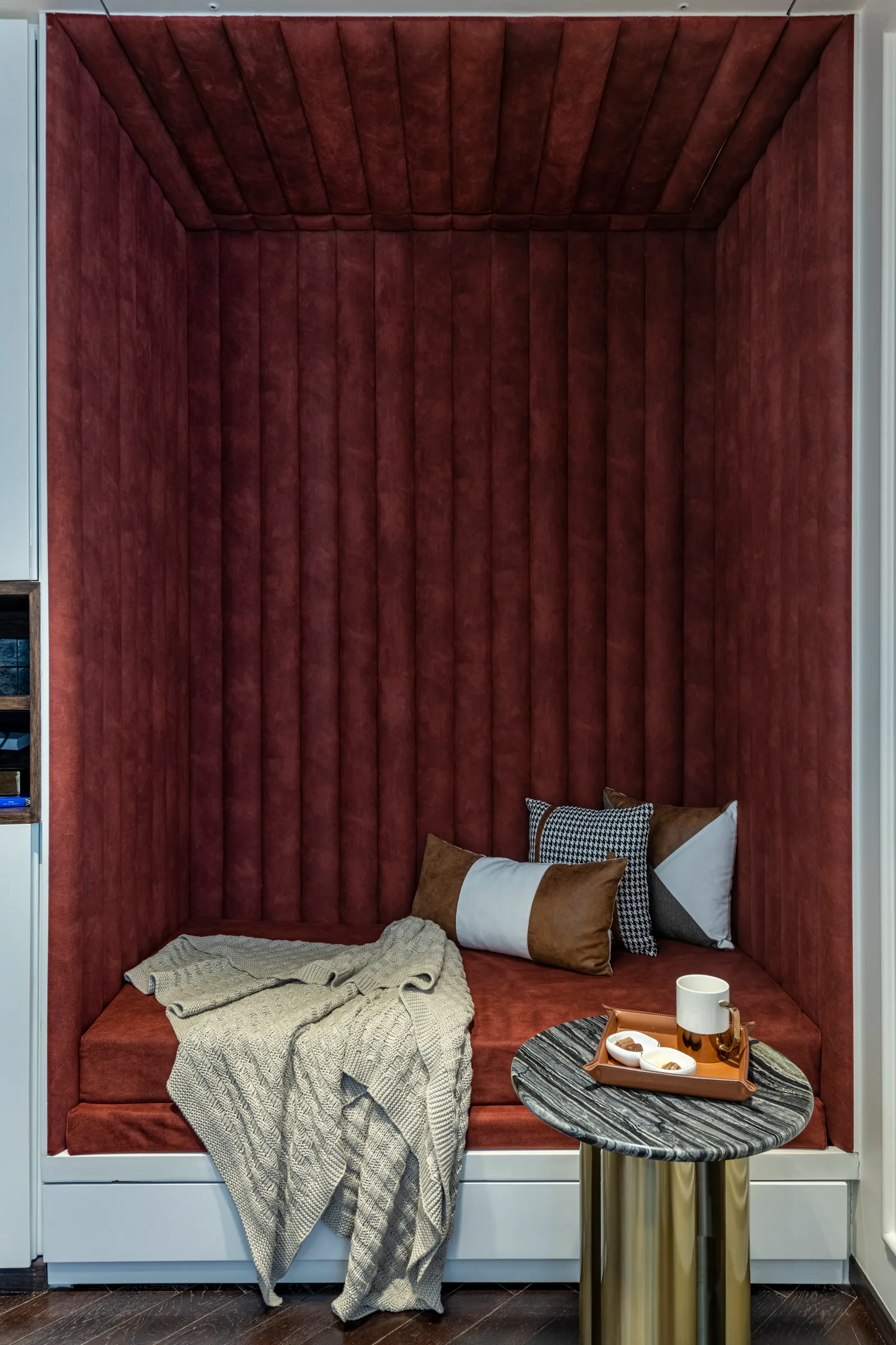 The cozy red alcove PRASHANT BHAT