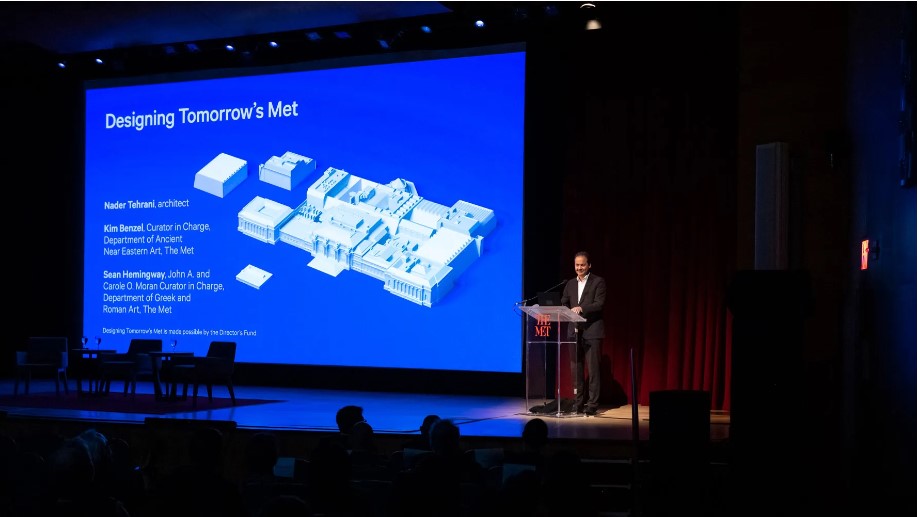 Met director Max Hollein introducing the lecture. Photo by Paula Lobo, courtesy The Metropolitan Museum of Art