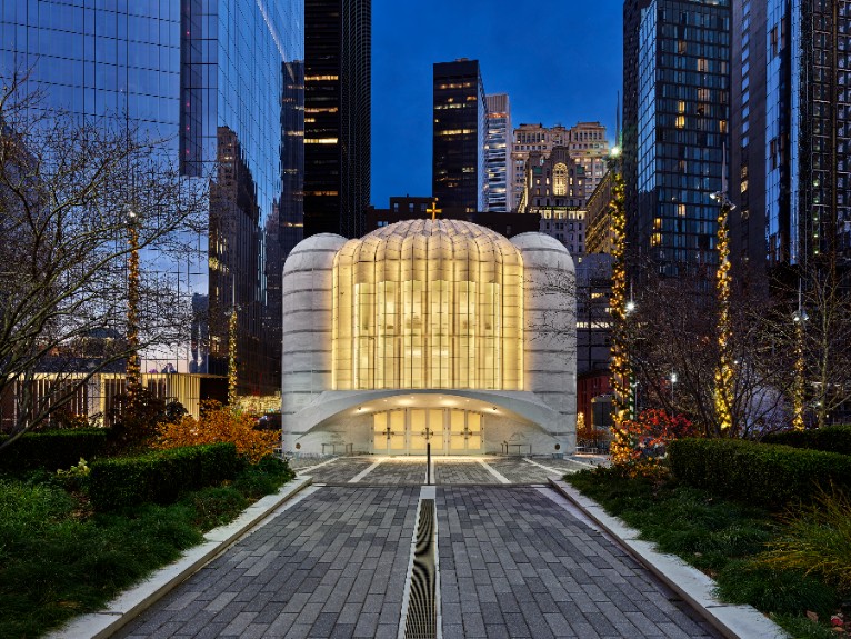 St. Nicholas Greek Orthodox Church and National Shrine Angle from the Narthax into the Nave - Photo © Alan Karchmer for Santiago Calatrava.