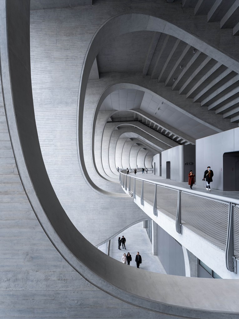 Wood-grained fair-faced concrete sheet walls of Quzhou Stadium, photography by CreatAR Images