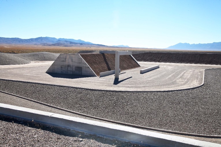 Complex One, City. © Michael Heizer. Courtesy of the artist and Triple Aught Foundation. Photo: Mary Converse.