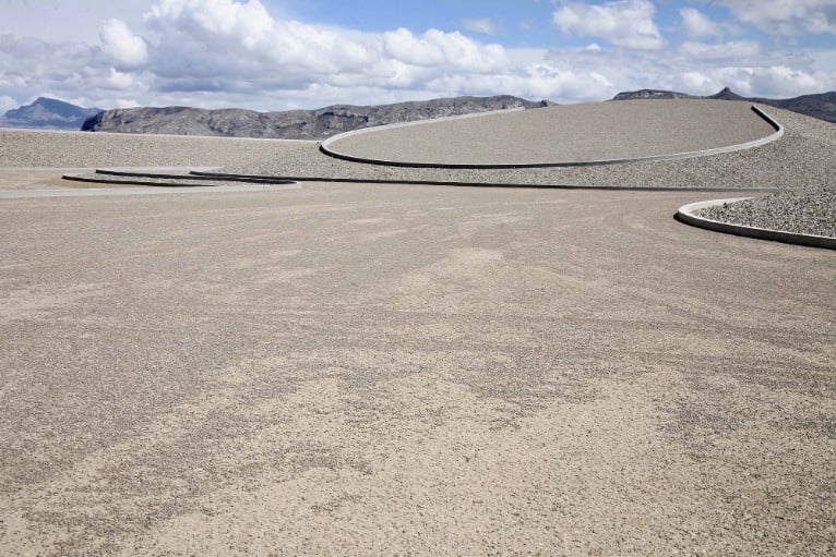 © Michael Heizer. Courtesy of the artist and Triple Aught Foundation. Photo: Mary Converse