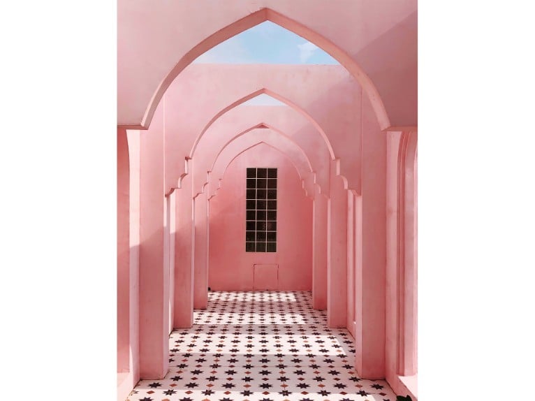 - Pink by Yuexiang Wang (iPhone8Plus)