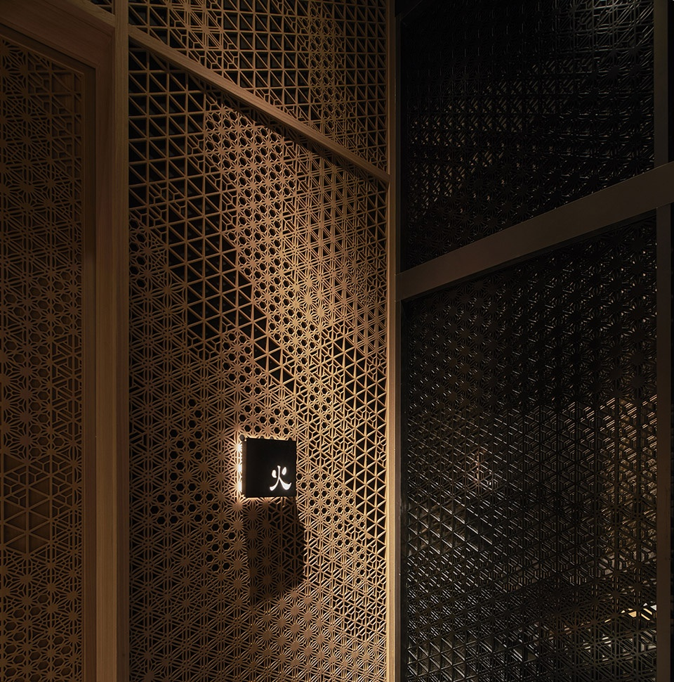 cut wood grid © Ruijing Photo