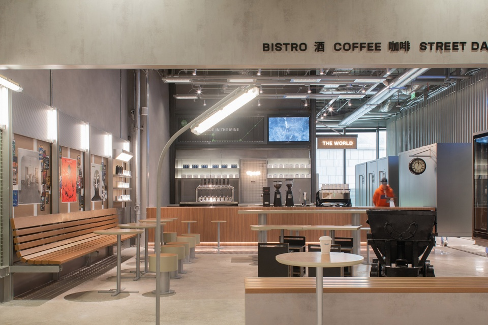 Store overview © WHY WOULD