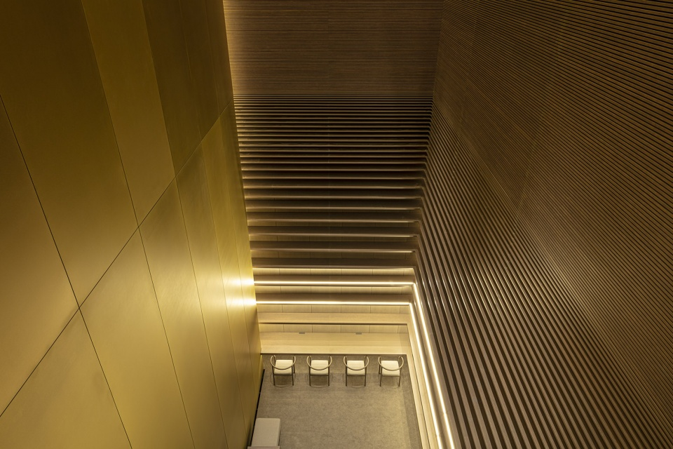 Misplaced space © Satoshi Asakawa