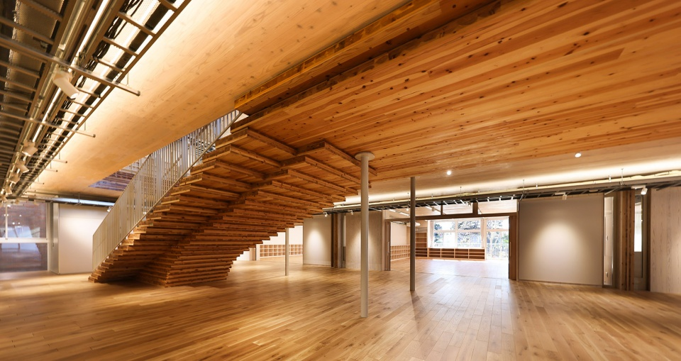 Cedar CLT is used as the primary structural and interior material in the building. 