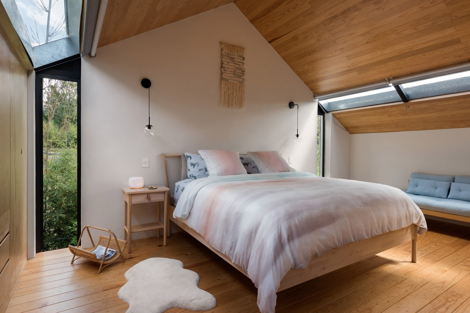 Overview of the upper floor bedroom © Luis Gallardo