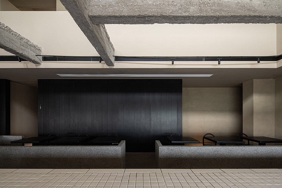 Bar dining area © ACT STUDIO