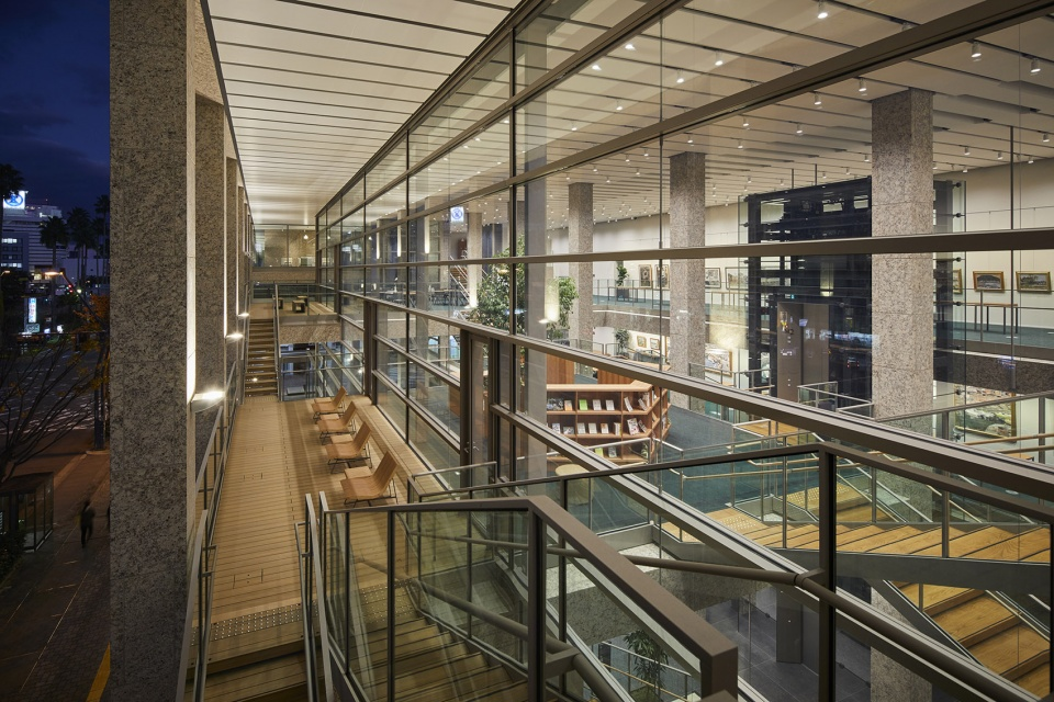 Floors of different heights are connected to the exterior © Suzuki Bunjin Photo Office